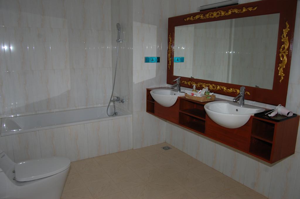 Su Tine San Royal Palace Hotel Баган Номер фото