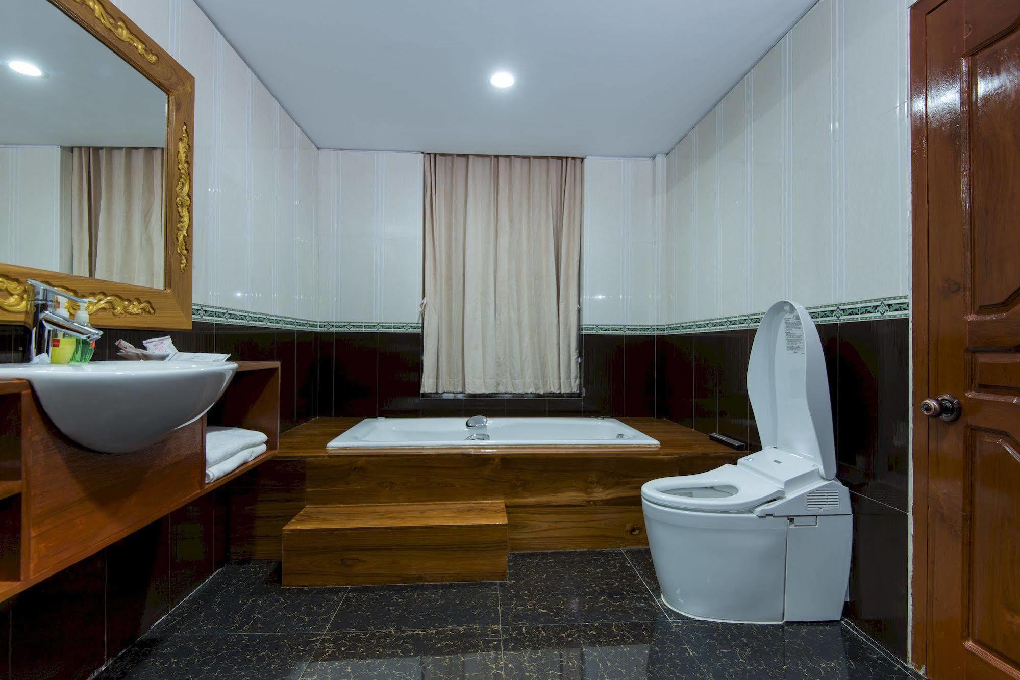 Su Tine San Royal Palace Hotel Баган Экстерьер фото