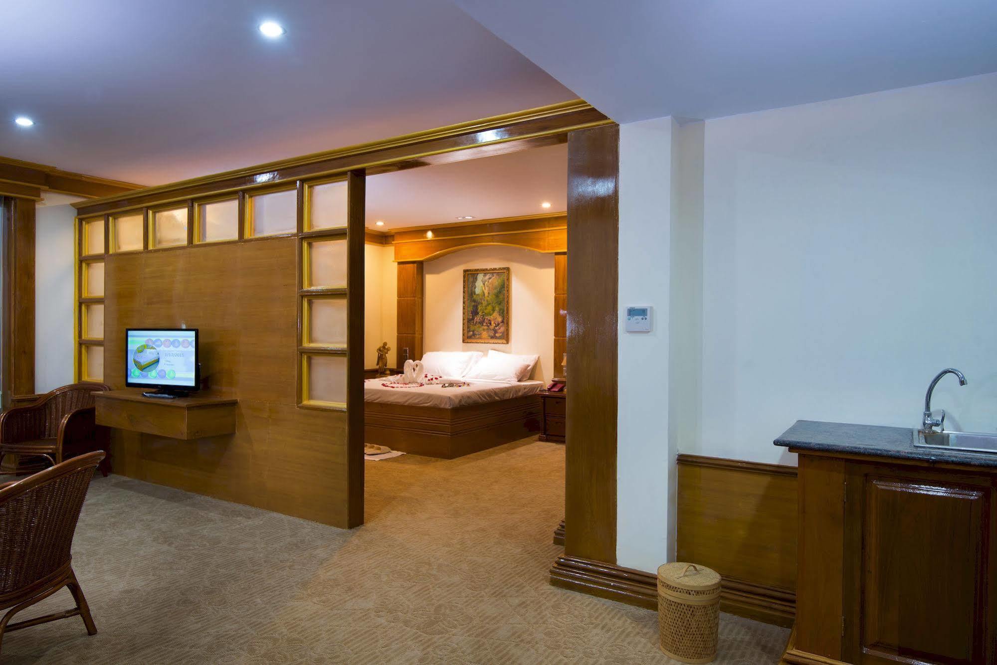 Su Tine San Royal Palace Hotel Баган Экстерьер фото