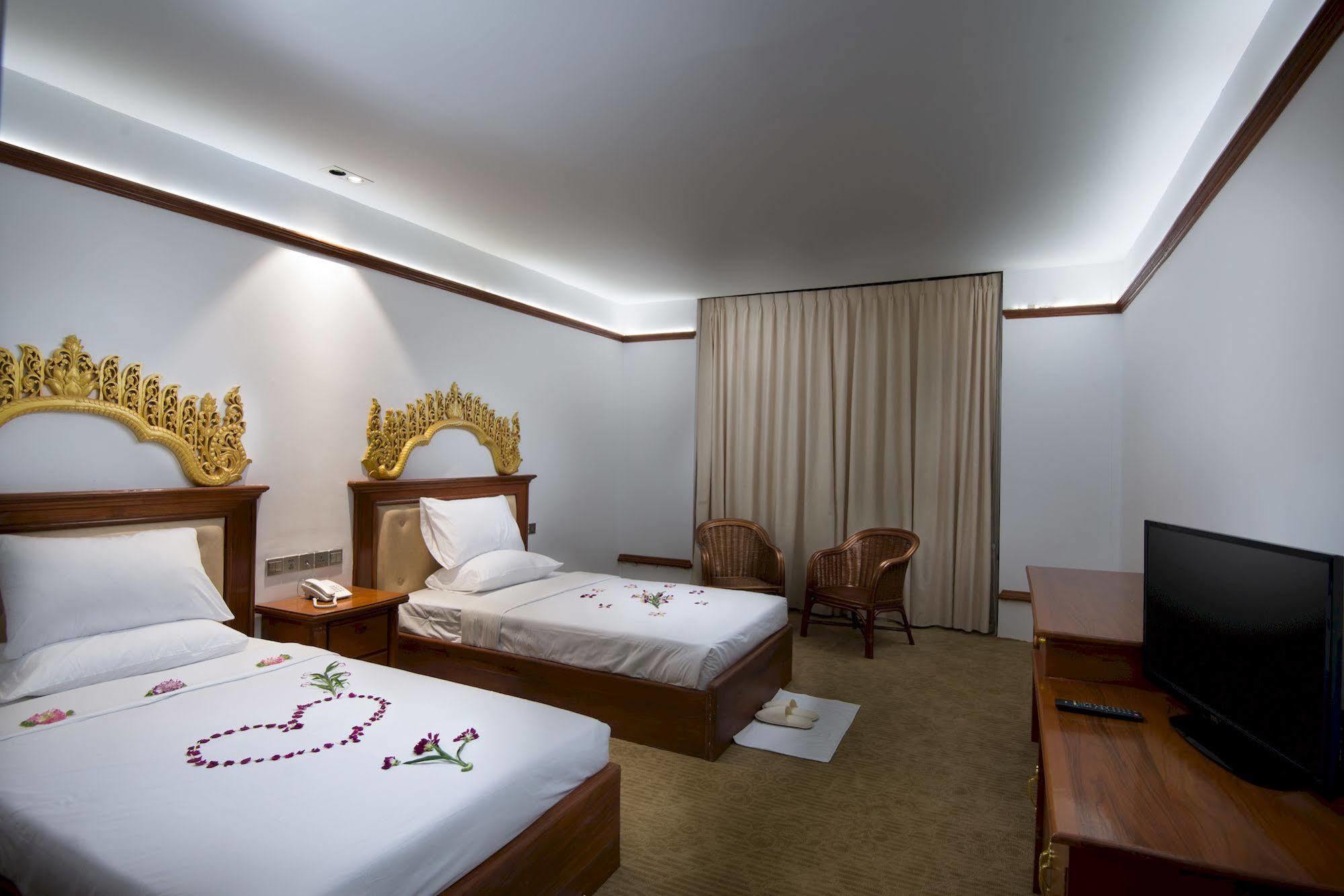 Su Tine San Royal Palace Hotel Баган Экстерьер фото