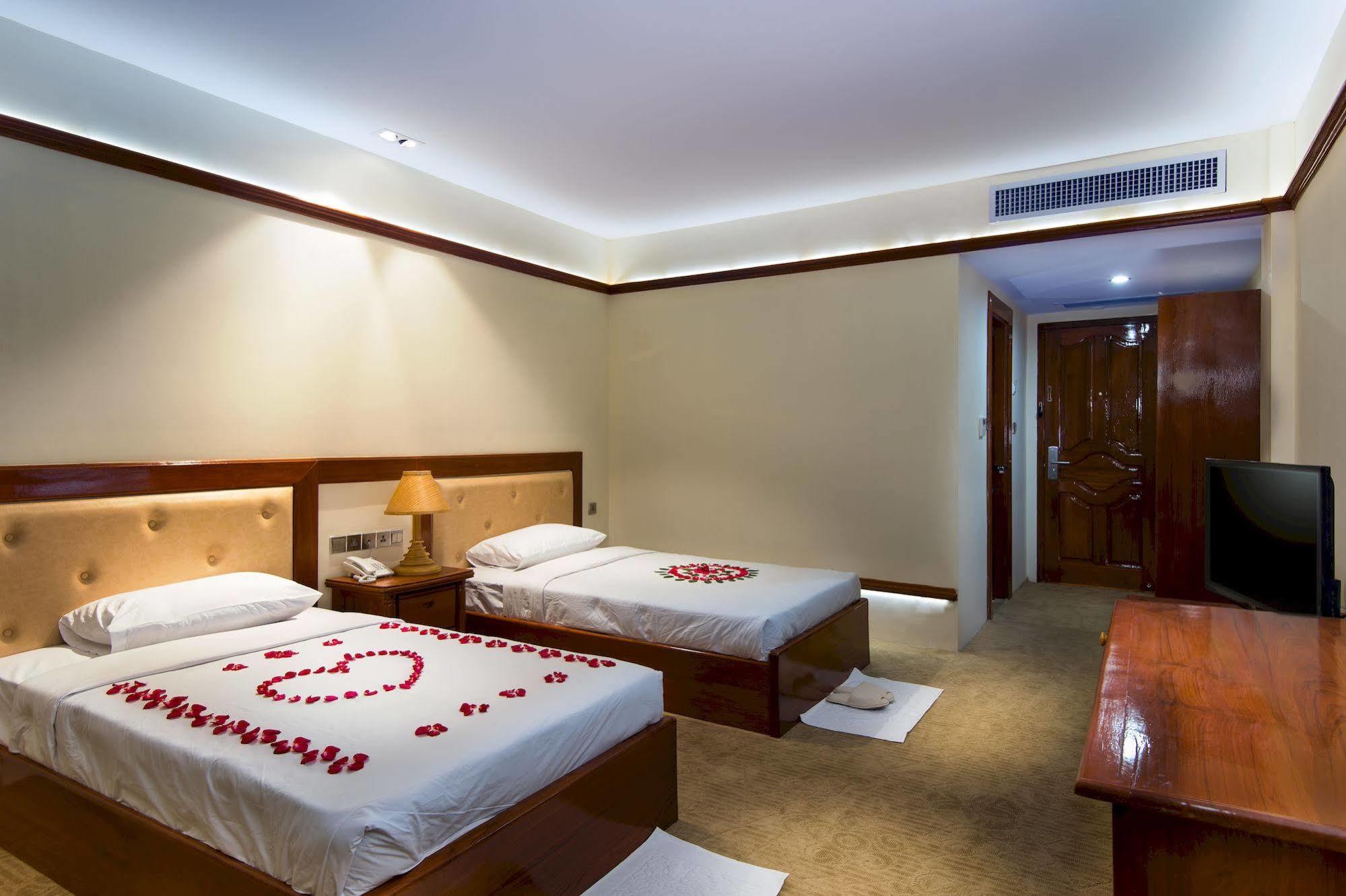 Su Tine San Royal Palace Hotel Баган Экстерьер фото